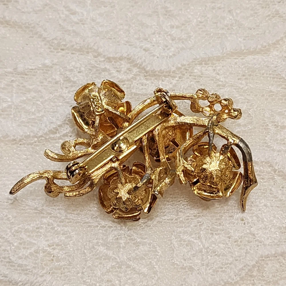 Vintage Coro Brooch Four Roses On A Textured Stem Gold Tone Signed